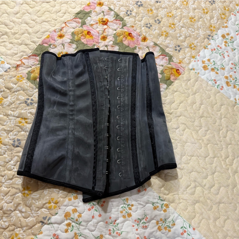 Black waist trainer